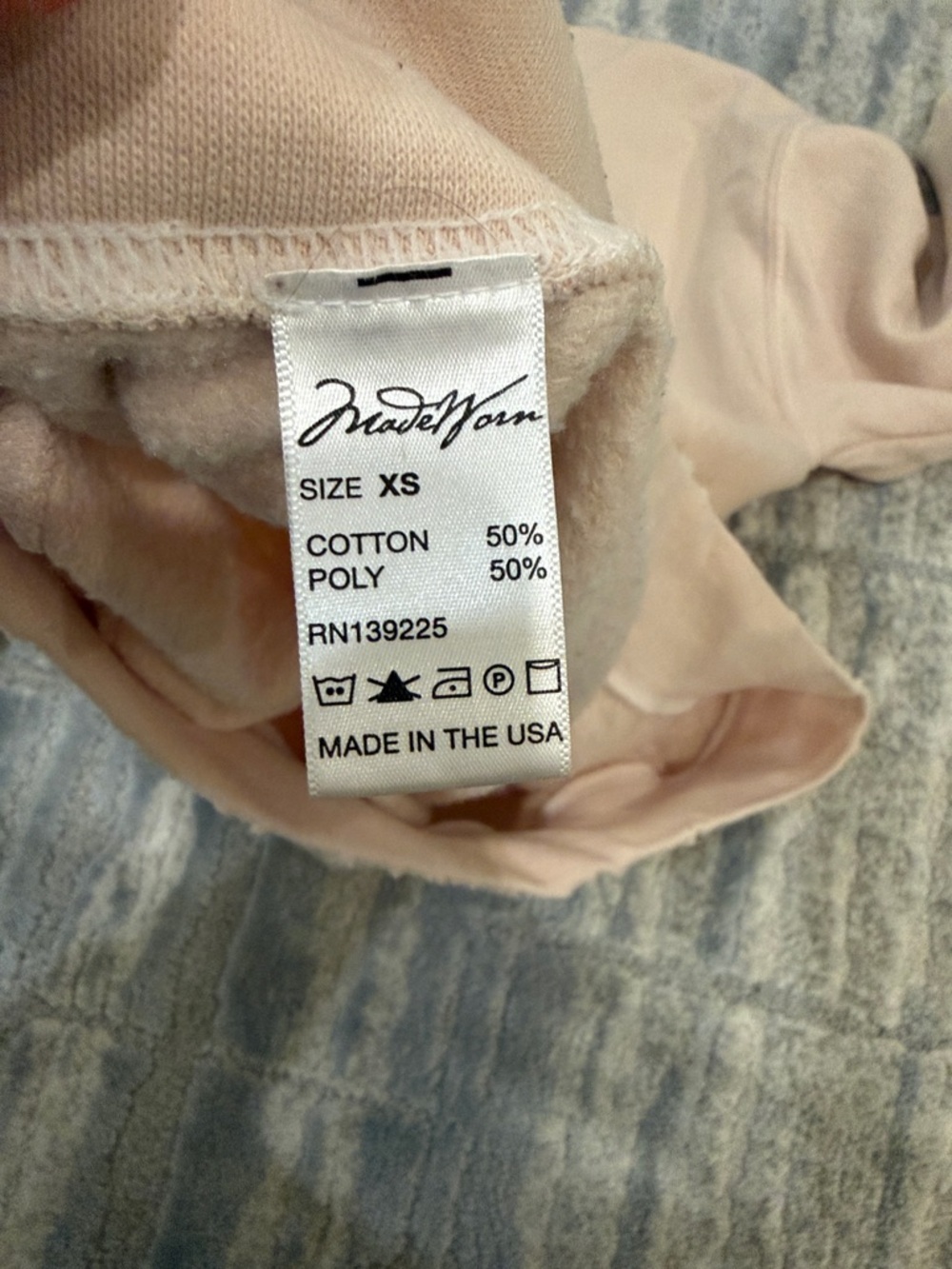 Madeworn Unisex Vintage-Style David Bowie Crewneck Sweatshirt in Blush Pink - Picture 2 of 4